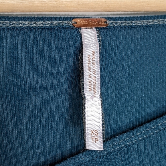 Free People Flowy Shark Bite Hem Long Sleeve High Low Teal Green Top Size XS - Picture 7 of 9